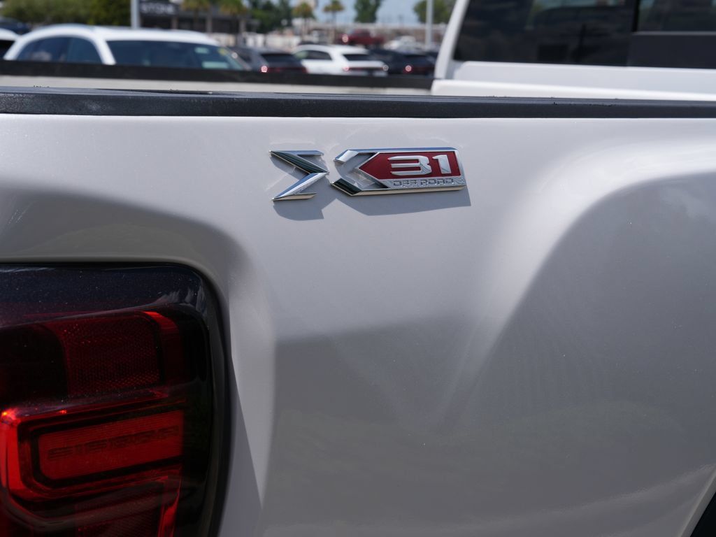 Used 2023 GMC Sierra 2500 SLT w/ SLT Convenience Package AWD/4WD image 14