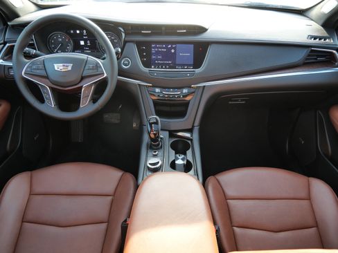 Used 2025 Cadillac XT5 Premium Luxury w/ Technology Package image 10