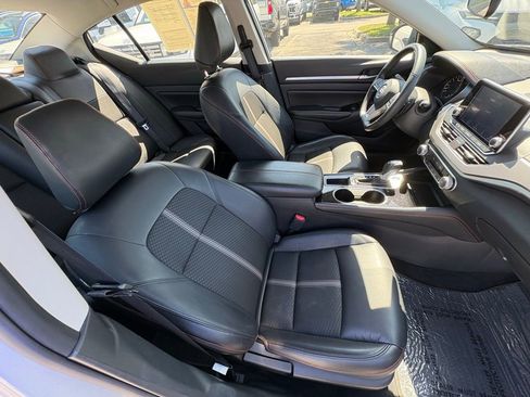 Used 2024 Nissan Altima 2.5 SR FWD image 18