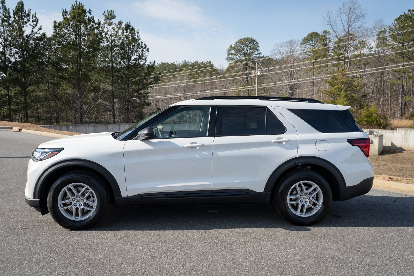 New 2026 Ford Explorer Active RWD image 5