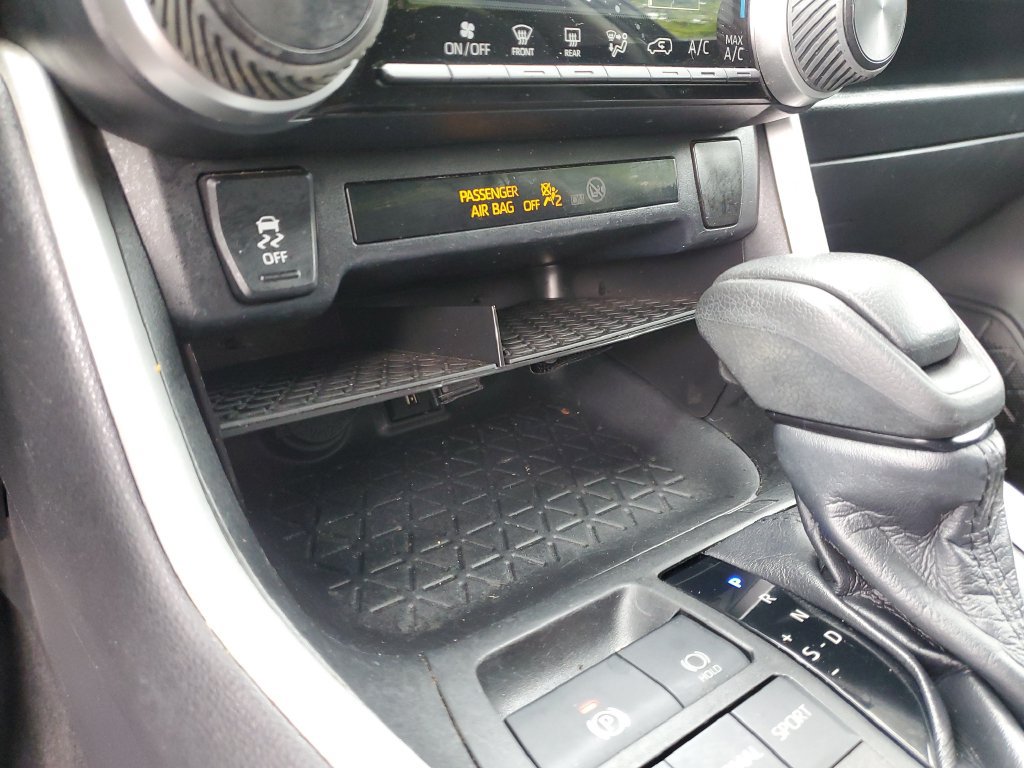 Used 2020 Toyota RAV4 LE FWD image 33