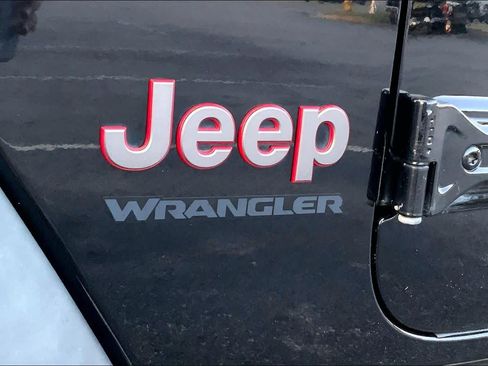 Used 2018 Jeep Wrangler Unlimited Rubicon AWD/4WD image 28