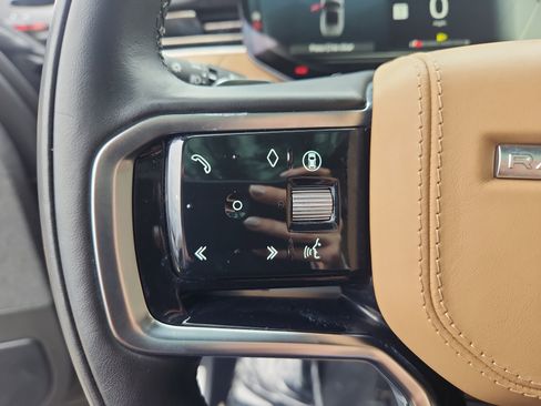 Used 2025 Land Rover Range Rover Sport SE image 19