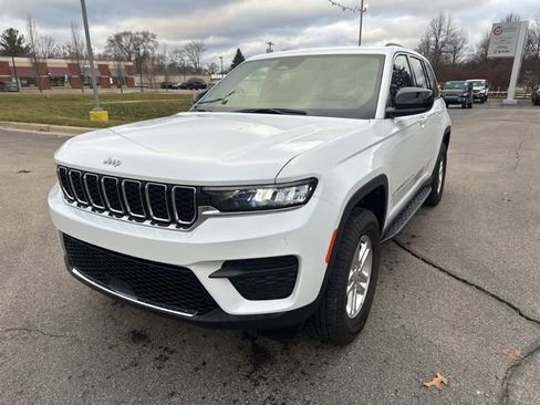 Certified 2025 Jeep Grand Cherokee Laredo w/ Luxury Tech Group I image 7