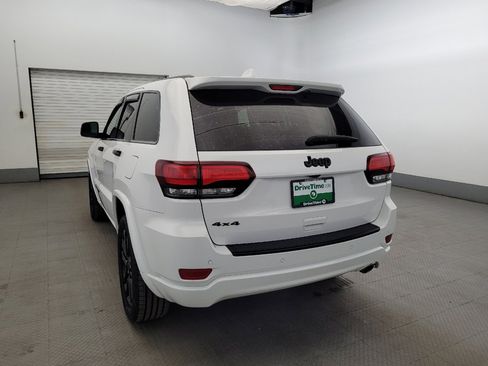 Used 2018 Jeep Grand Cherokee Altitude AWD/4WD image 6