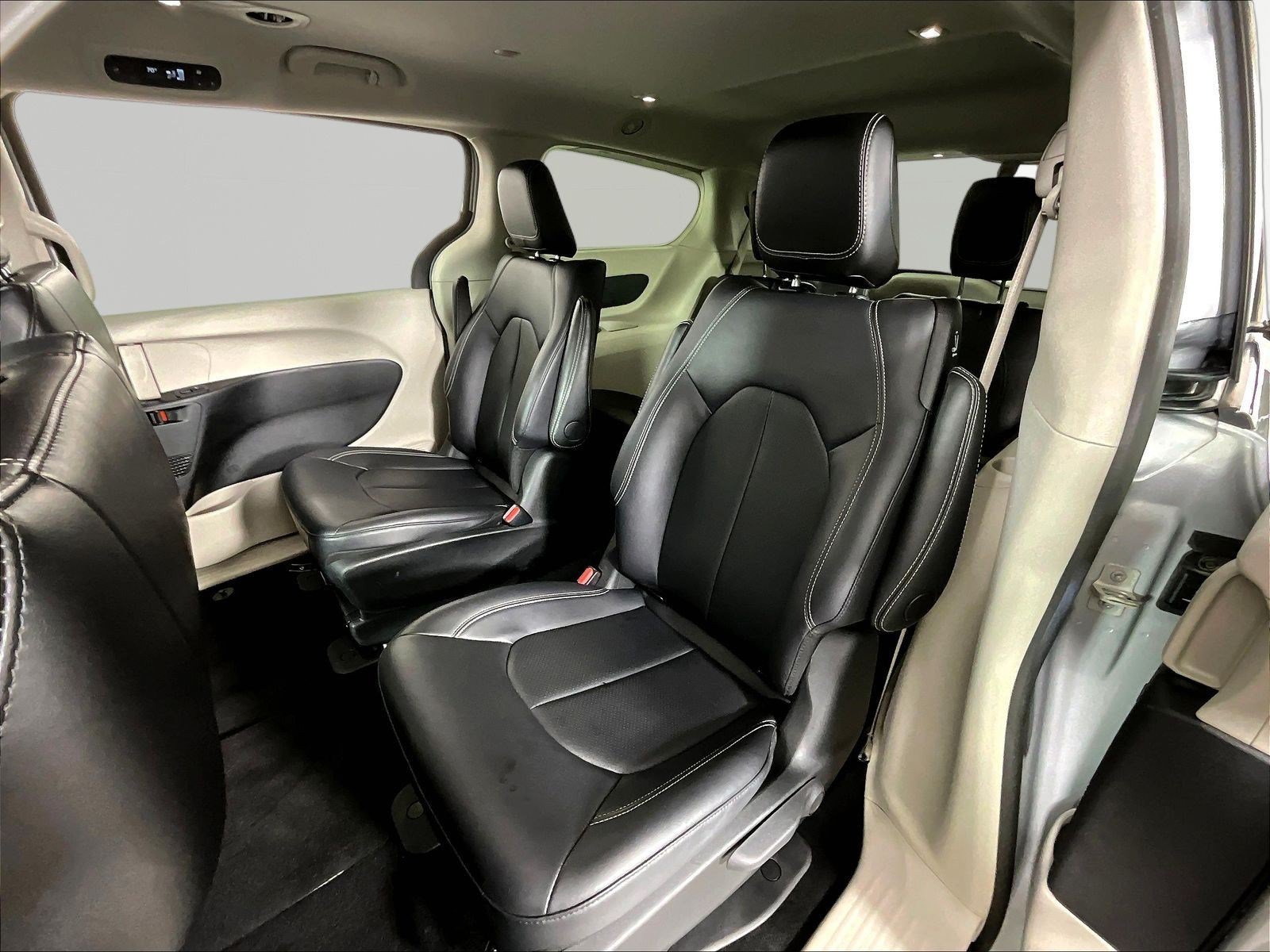 Used 2024 Chrysler Pacifica Limited FWD image 22
