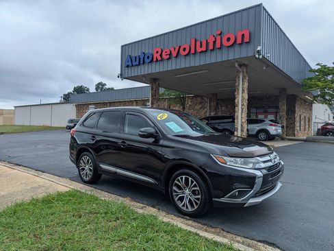 Used 2017 Mitsubishi Outlander SE AWD/4WD image 1