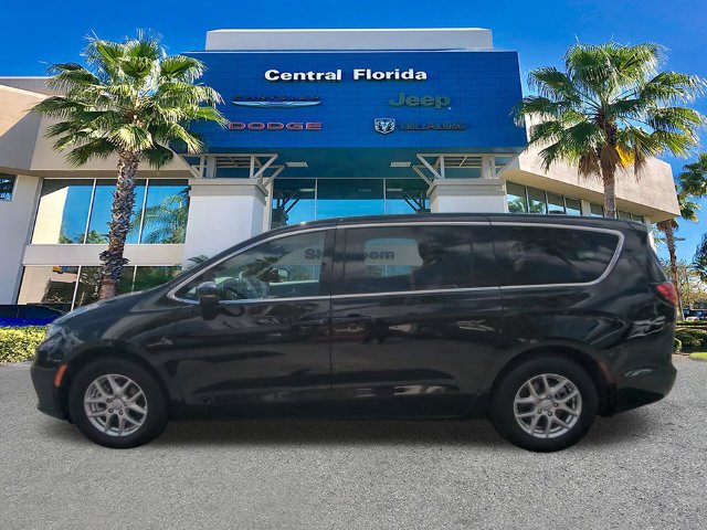 Used 2025 Chrysler Pacifica Select FWD image 8