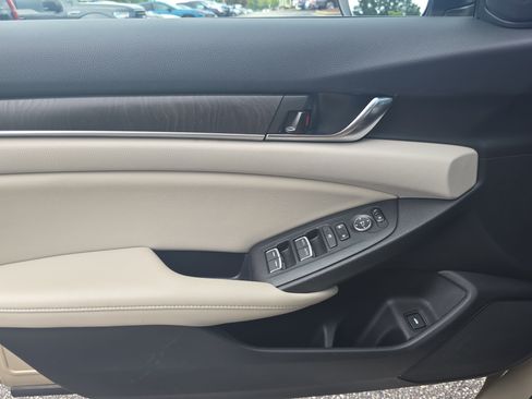 Used 2019 Honda Accord EX image 24