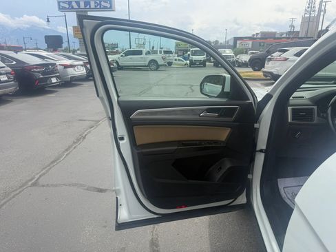 Used 2020 Volkswagen Atlas Cross Sport SE w/ Panoramic Sunroof Package AWD/4WD image 18