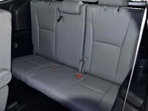 Certified 2023 Toyota Highlander XLE image 18