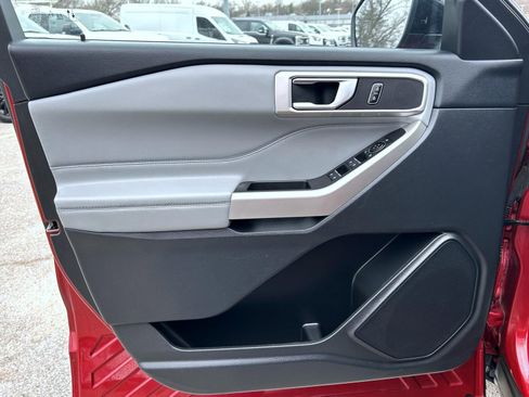 Used 2023 Ford Explorer XLT w/ Equipment Group 202A image 9