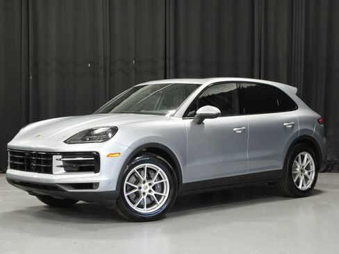 Certified 2025 Porsche Cayenne AWD/4WD image 1