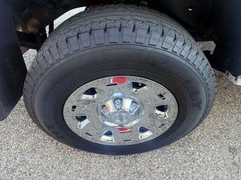 Used 2017 Nissan Titan S image 18