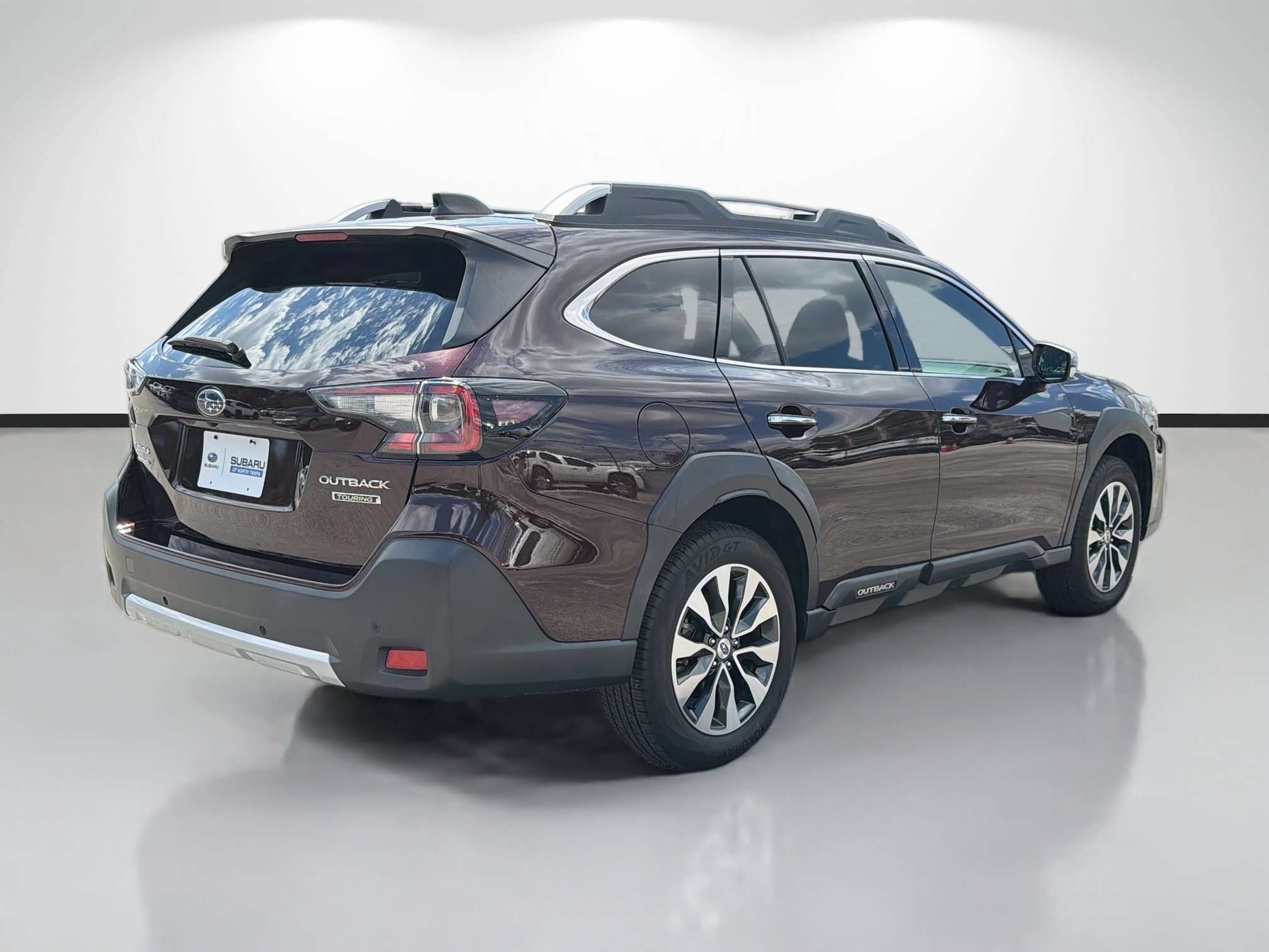 Used 2023 Subaru Outback Touring AWD/4WD image 3