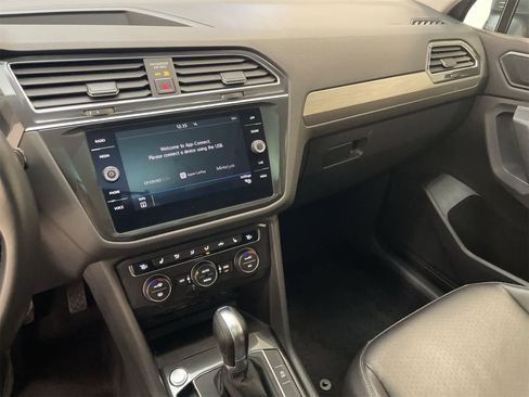 Used 2018 Volkswagen Tiguan SE image 29