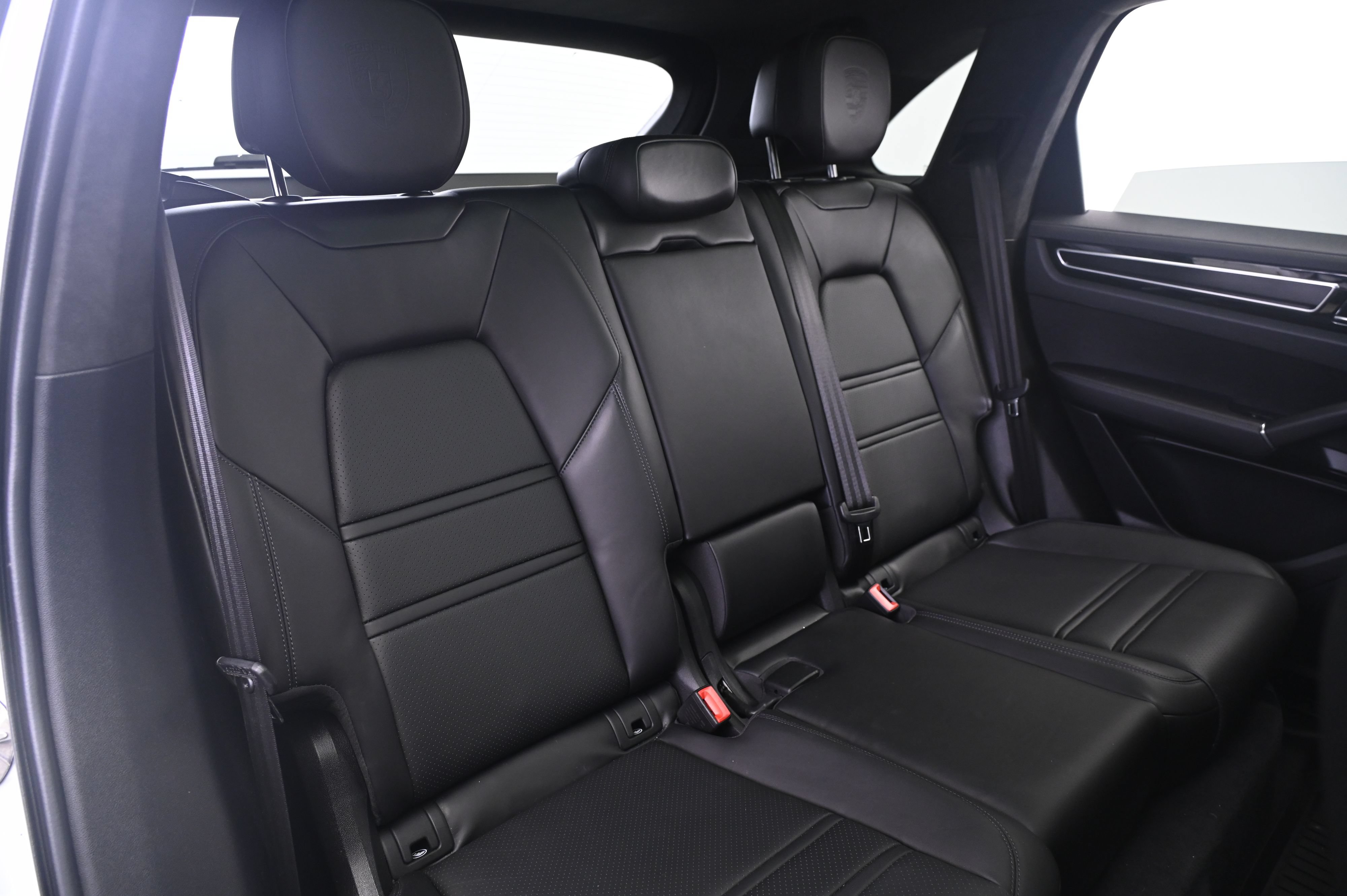 Certified 2023 Porsche Cayenne GTS AWD/4WD image 19