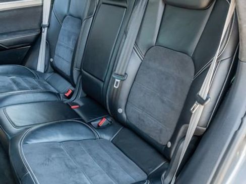 Used 2018 Porsche Cayenne GTS image 35
