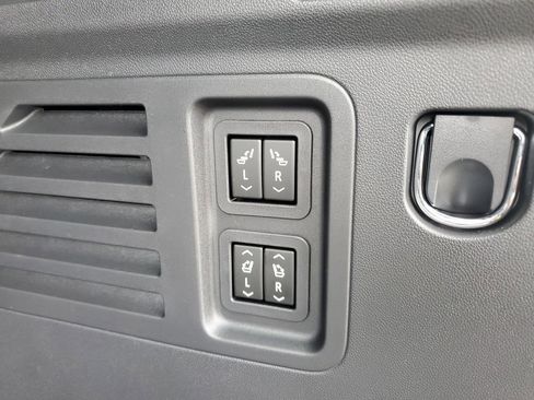New 2026 Chevrolet Traverse High Country w/ LPO, Floor Liner Package AWD/4WD image 9