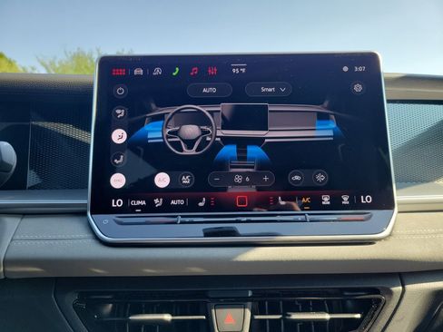 New 2026 Volkswagen Tiguan SE R-Line FWD image 18