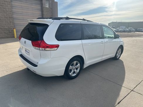Used 2013 Toyota Sienna LE FWD image 37