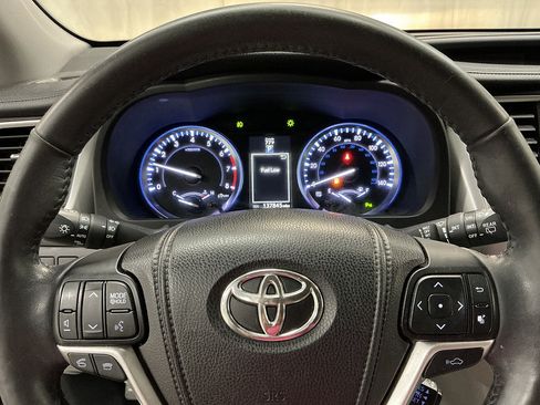 Used 2015 Toyota Highlander Limited Platinum AWD/4WD image 17