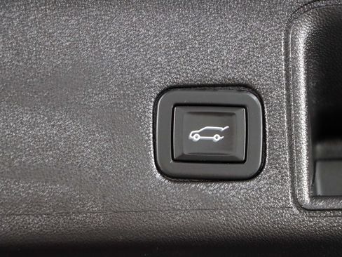 Used 2022 GMC Terrain SLT w/ Infotainment Package II AWD/4WD image 31