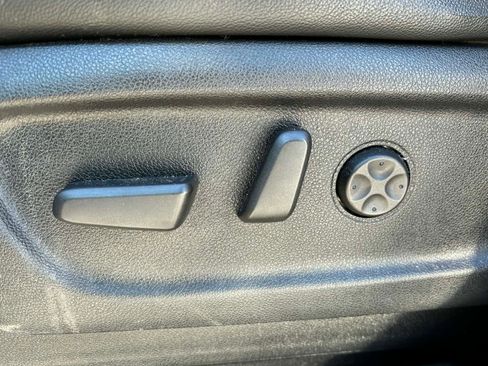 Used 2015 Kia Sedona SX image 11