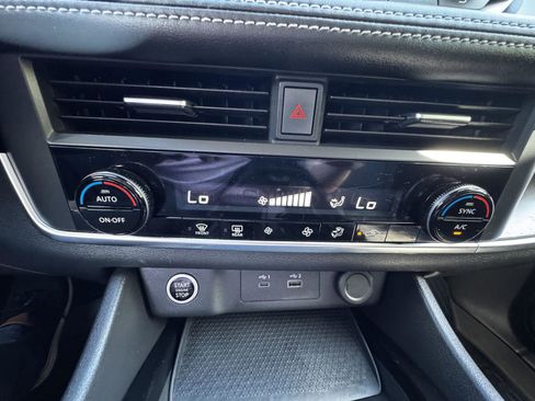 Used 2023 Nissan Rogue SV AWD/4WD image 28