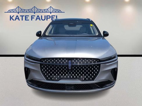 Used 2024 Lincoln Nautilus Reserve AWD/4WD image 2