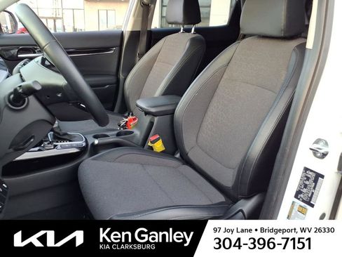 Used 2025 Kia Seltos S image 11