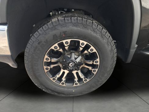 Used 2024 Chevrolet Silverado 2500 LT image 4