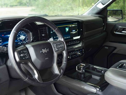 Used 2022 Chevrolet Silverado 1500 ZR2 w/ Technology Package AWD/4WD image 16