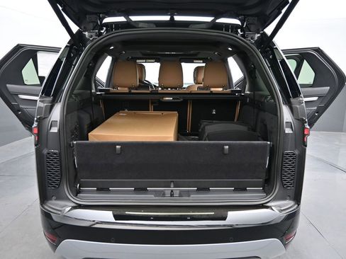 New 2026 Land Rover Discovery Limited Edition AWD/4WD image 15