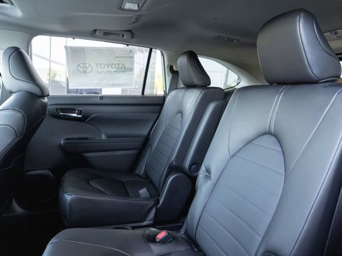 New 2026 Toyota Highlander XLE AWD/4WD image 9