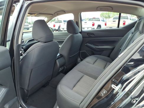 Used 2024 Nissan Altima 2.5 SV FWD image 23