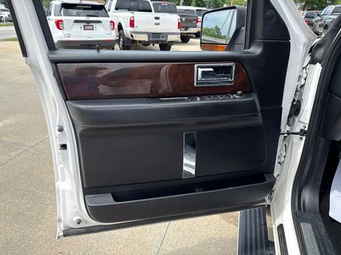 Used 2017 Lincoln Navigator Select AWD/4WD image 26