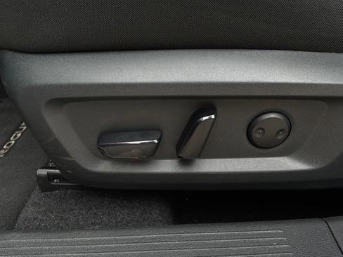 Used 2025 Nissan Rogue SV FWD image 11
