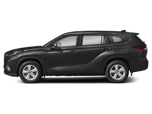 Used 2024 Toyota Highlander LE AWD/4WD image 3
