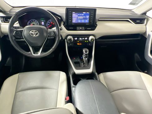 Used 2020 Toyota RAV4 XLE Premium FWD image 30