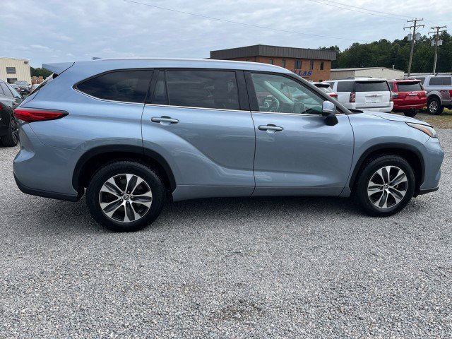 Used 2022 Toyota Highlander XLE FWD image 6