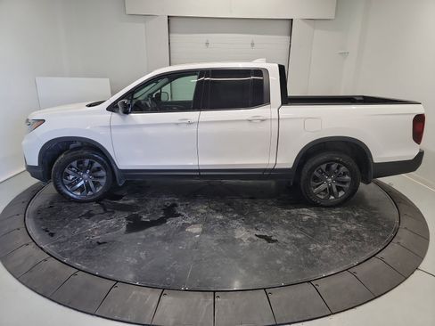 Certified 2024 Honda Ridgeline Sport image 5