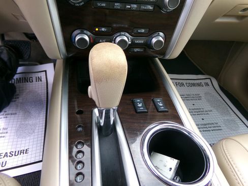Used 2015 Nissan Pathfinder SL w/ SL Tech Package FWD image 13