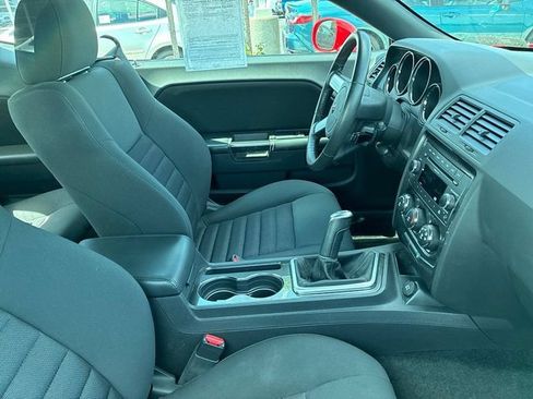 Used 2010 Dodge Challenger R/T RWD image 21
