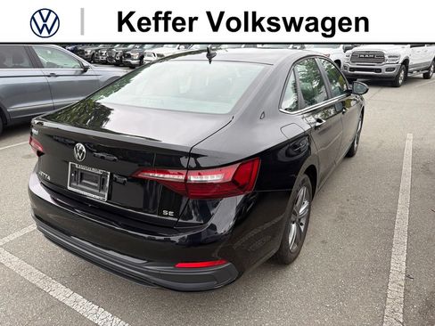 Used 2024 Volkswagen Jetta SE FWD image 5