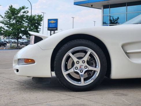 Used 2001 Chevrolet Corvette Convertible w/ Preferred Equipment Group2 RWD image 9