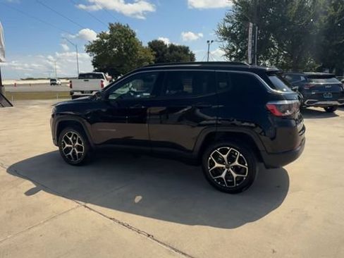 Used 2025 Jeep Compass Limited AWD/4WD image 6