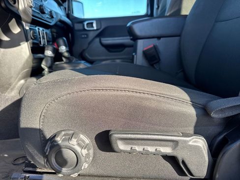 Used 2021 Jeep Wrangler Unlimited Sport image 15
