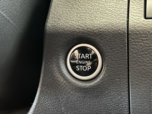 Used 2025 Nissan Frontier PRO-4X image 28