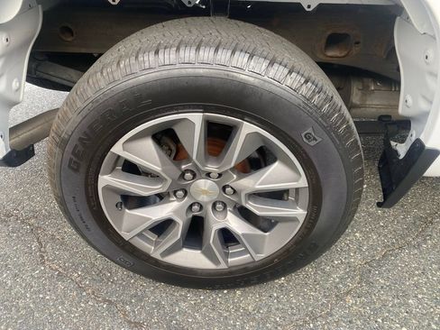 Used 2022 Chevrolet Silverado 1500 LT AWD/4WD image 15